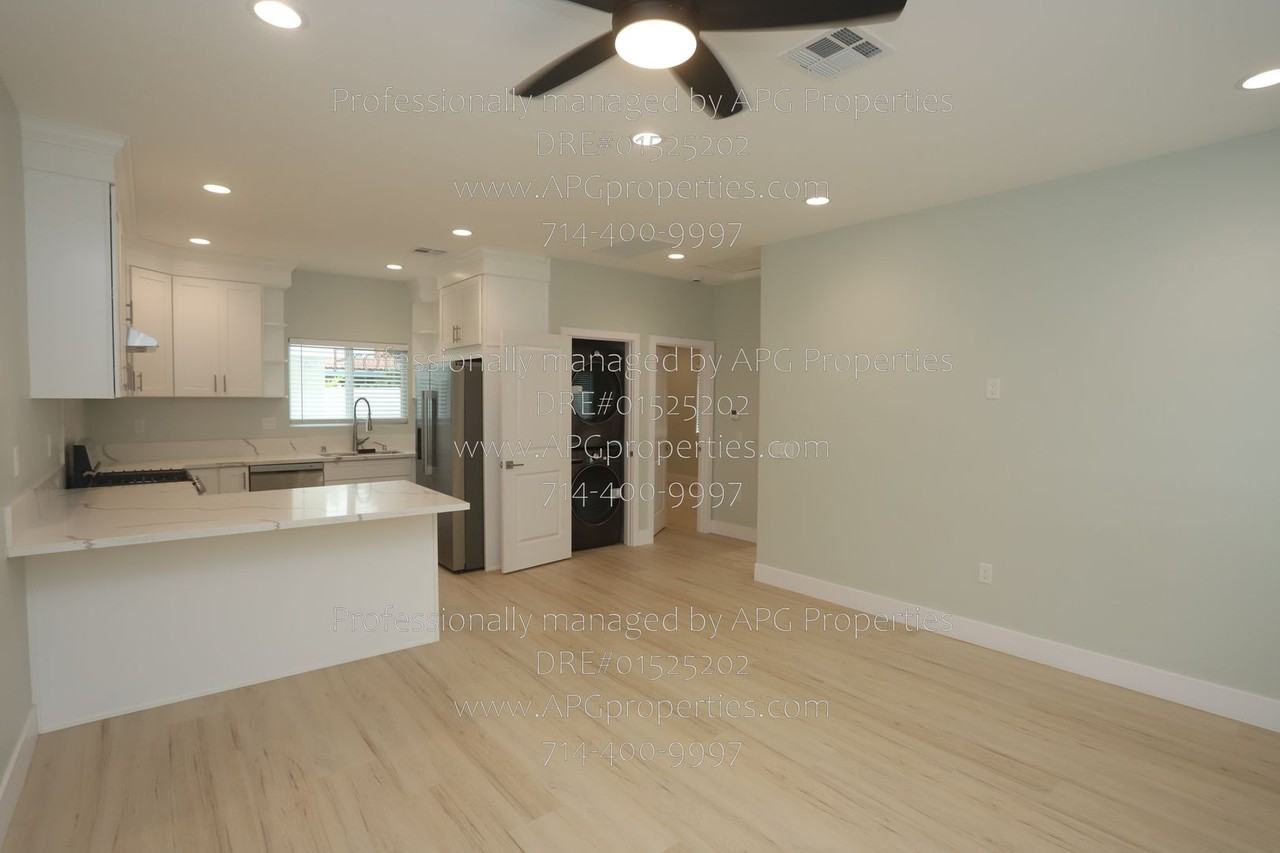9565 Mansor Ave - Photo 5 of 24