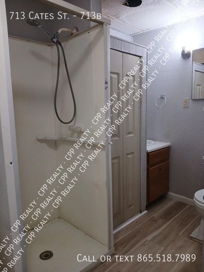 713 Cates St #713B - Photo 2 of 5