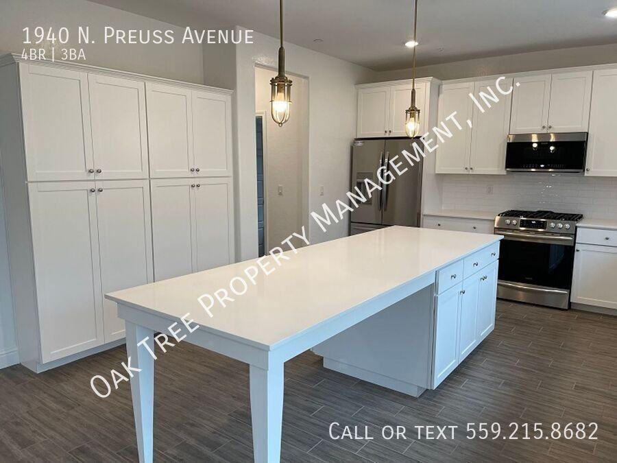1940 N Preuss Ave - Photo 3 of 10