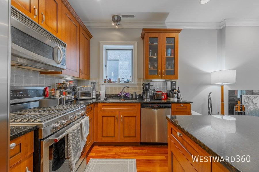 1924 W Diversey Pkwy #2E - Photo 2 of 13