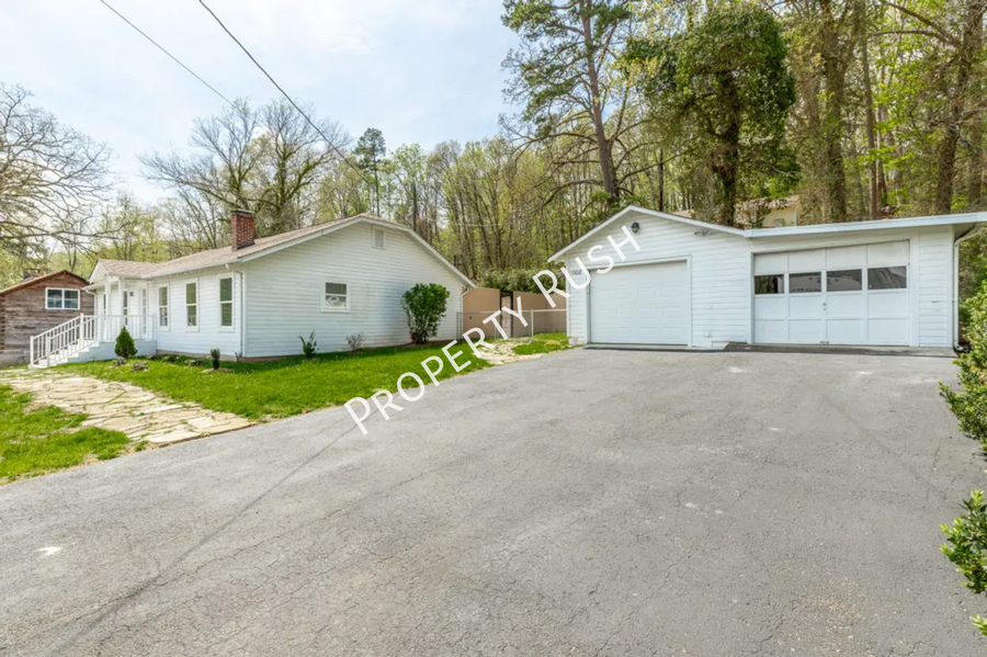 1308 Dry Valley Rd - Photo 2 of 47