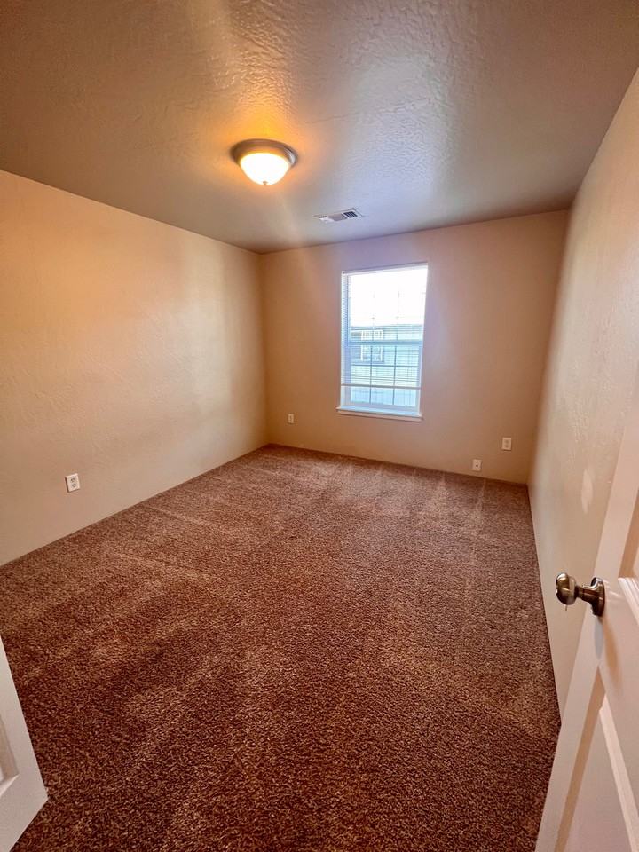 173 N Royal Ave #1 - Photo 4 of 26