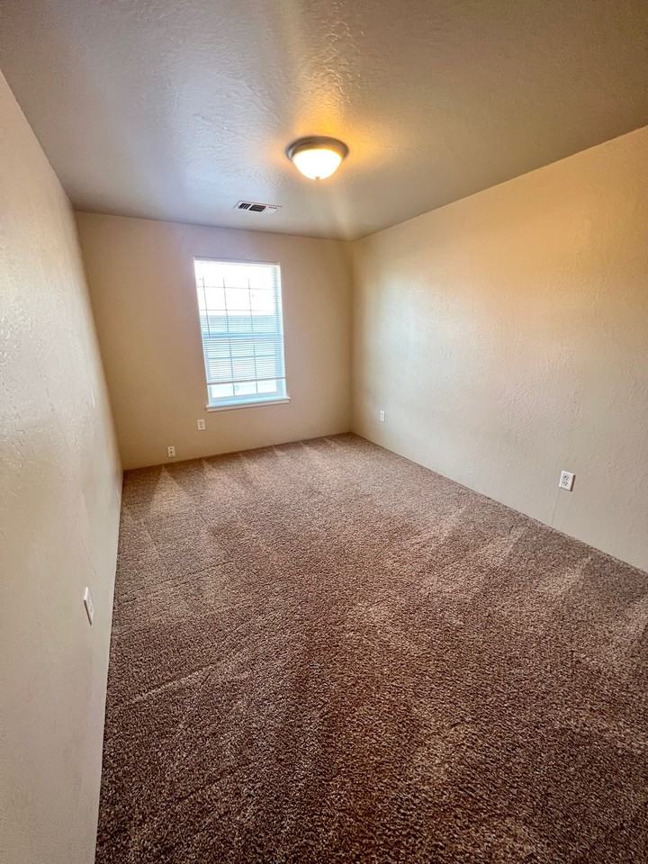 173 N Royal Ave #1 - Photo 7 of 26
