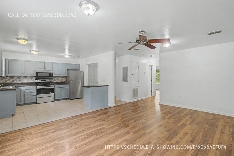 124 30th 1/2 St #B - Photo 2 of 13