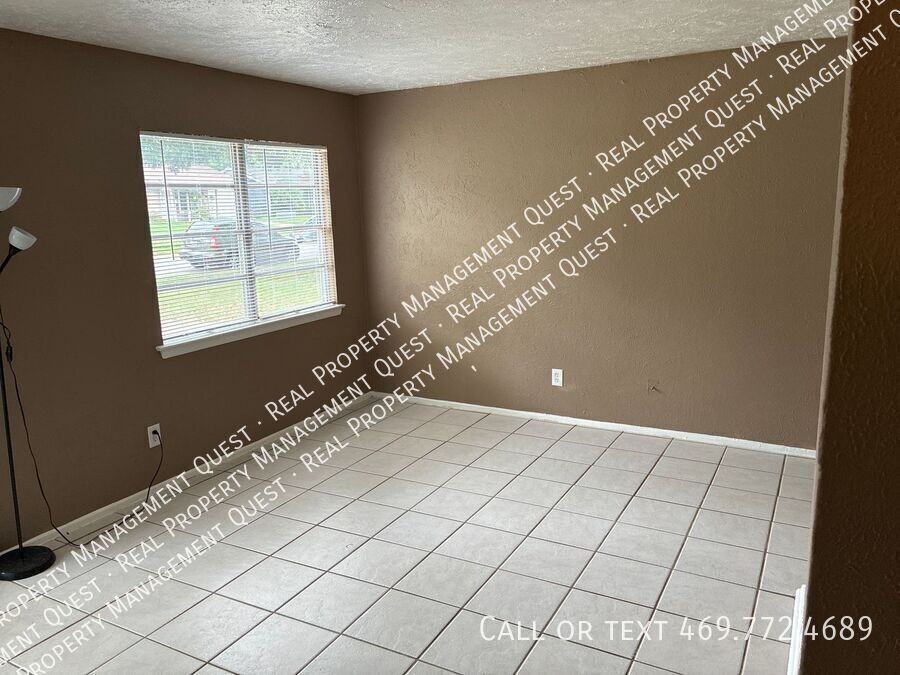 820 Milam Dr - Photo 2 of 9