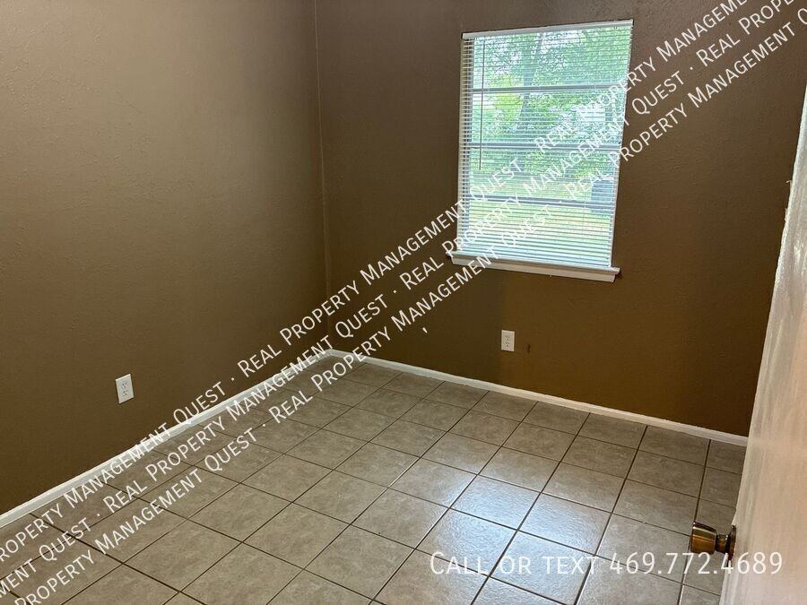 820 Milam Dr - Photo 4 of 9