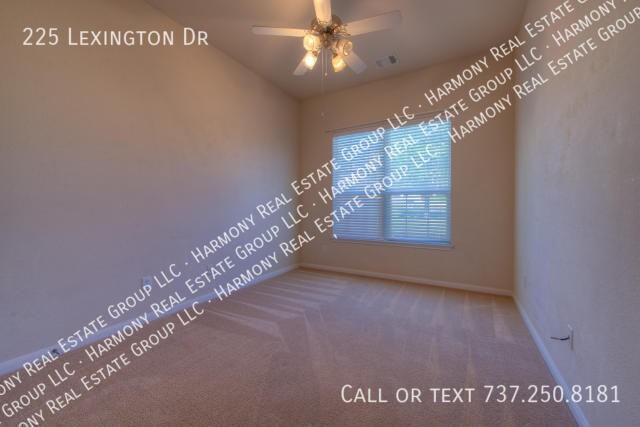 225 Lexington Dr - Photo 2 of 32