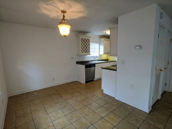 1802 Jackson Ave W - Photo 6 of 14