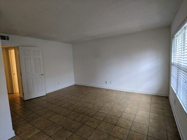 1802 Jackson Ave W - Photo 7 of 14