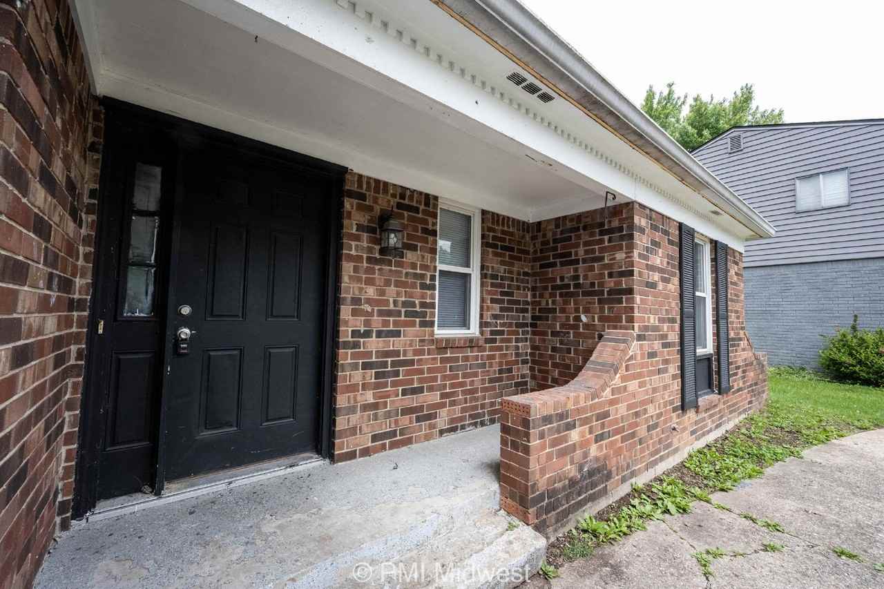 3026 Osceola Ln - Photo 4 of 35