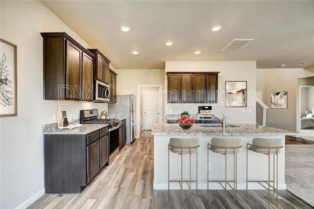 1608 Vermilion Ln - Photo 2 of 6