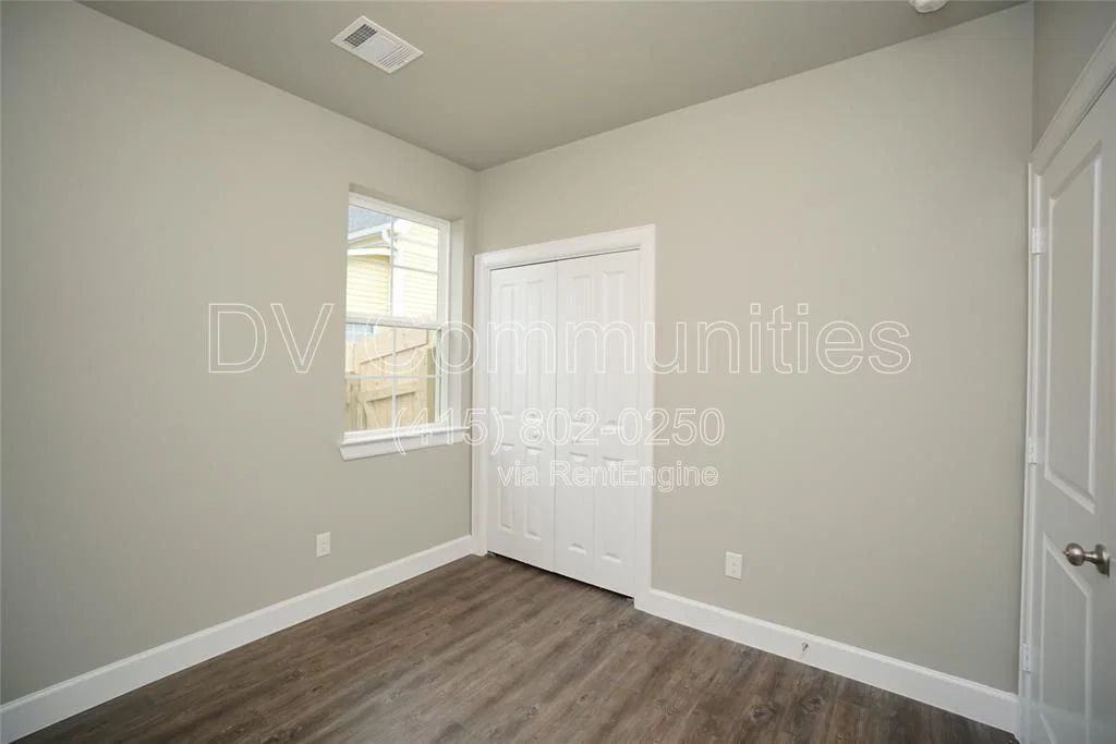 1202 3rd St - Photo 4 of 16
