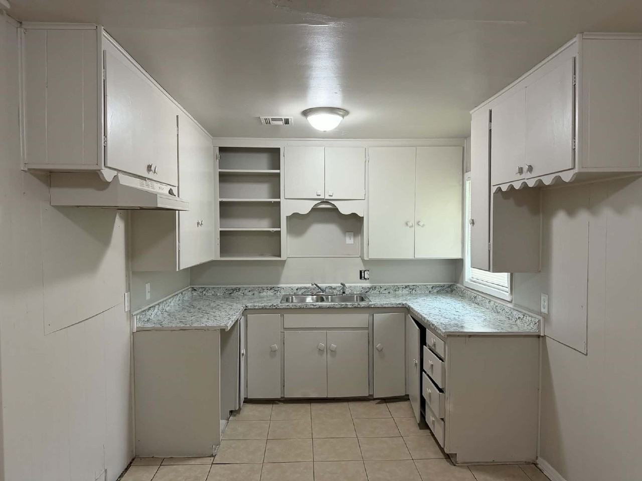 228 N 44th West Ave - Photo 4 of 8