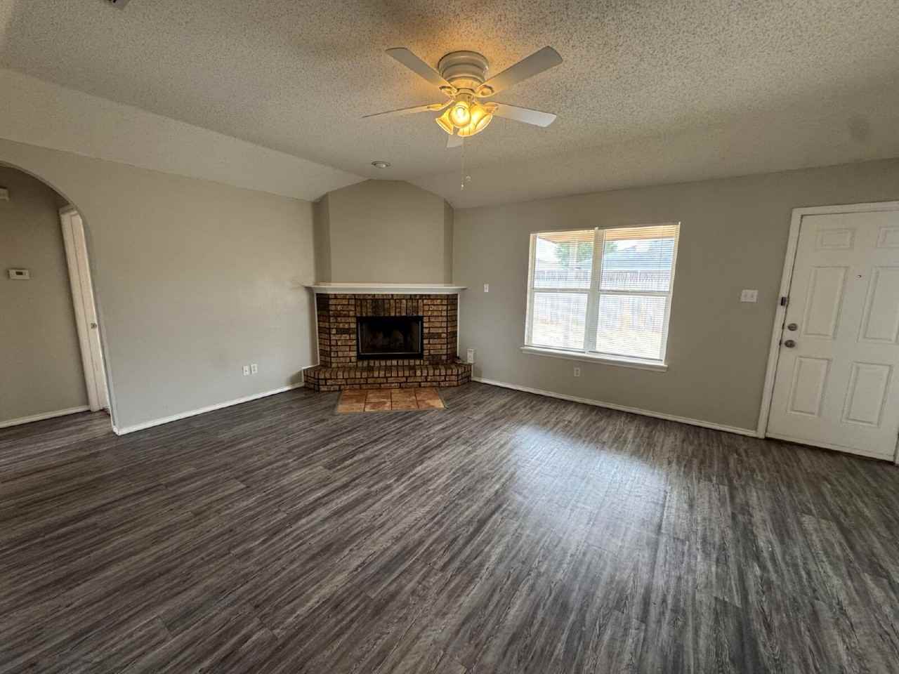 1106 Kline Ave - Photo 2 of 9