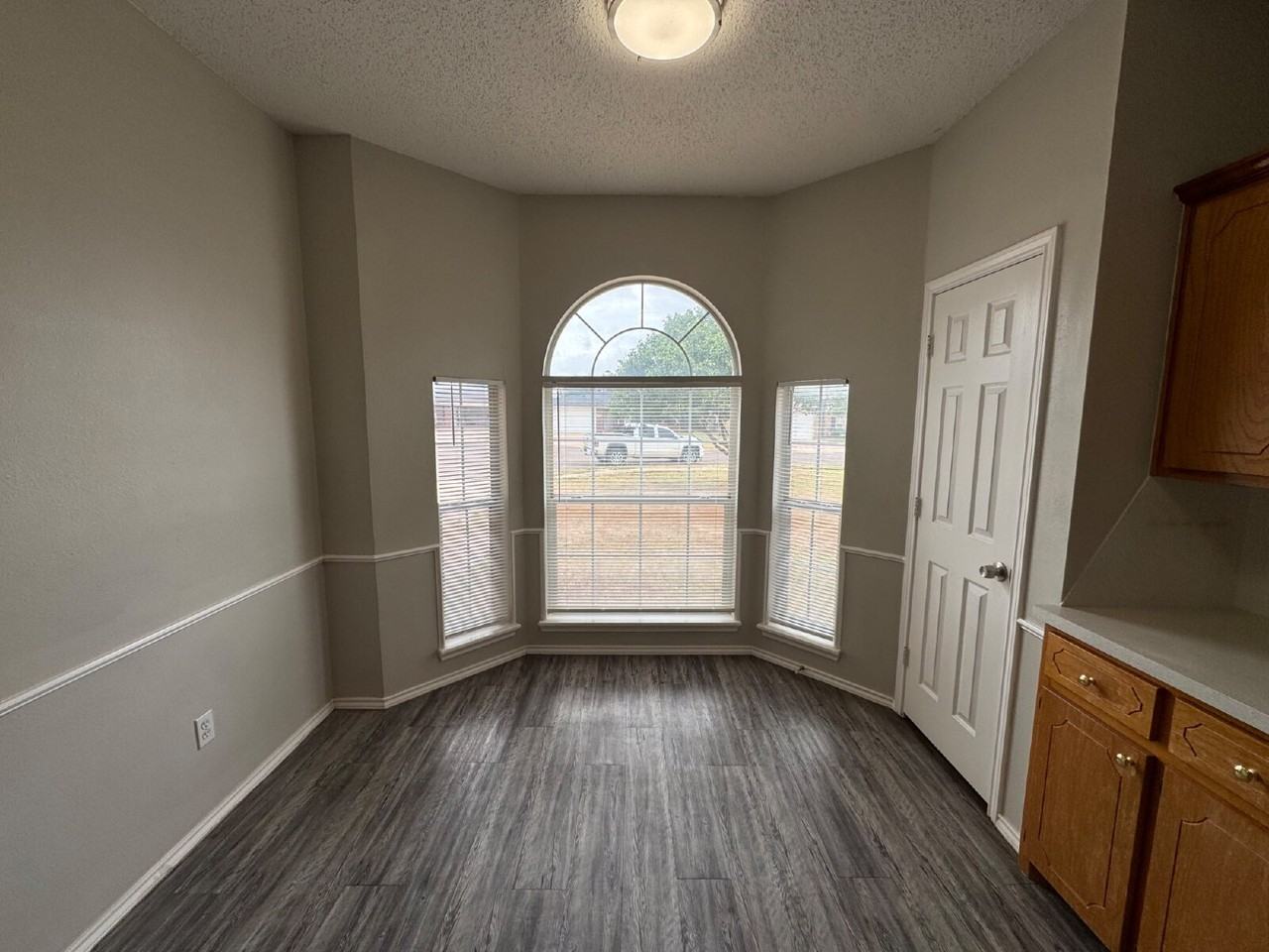 1106 Kline Ave - Photo 3 of 9