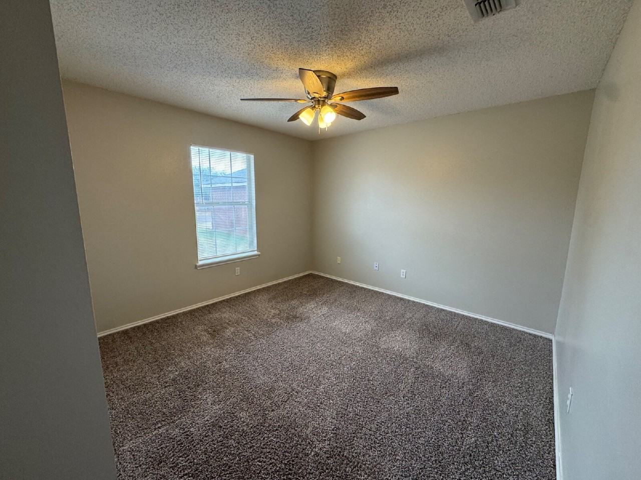 1106 Kline Ave - Photo 5 of 9