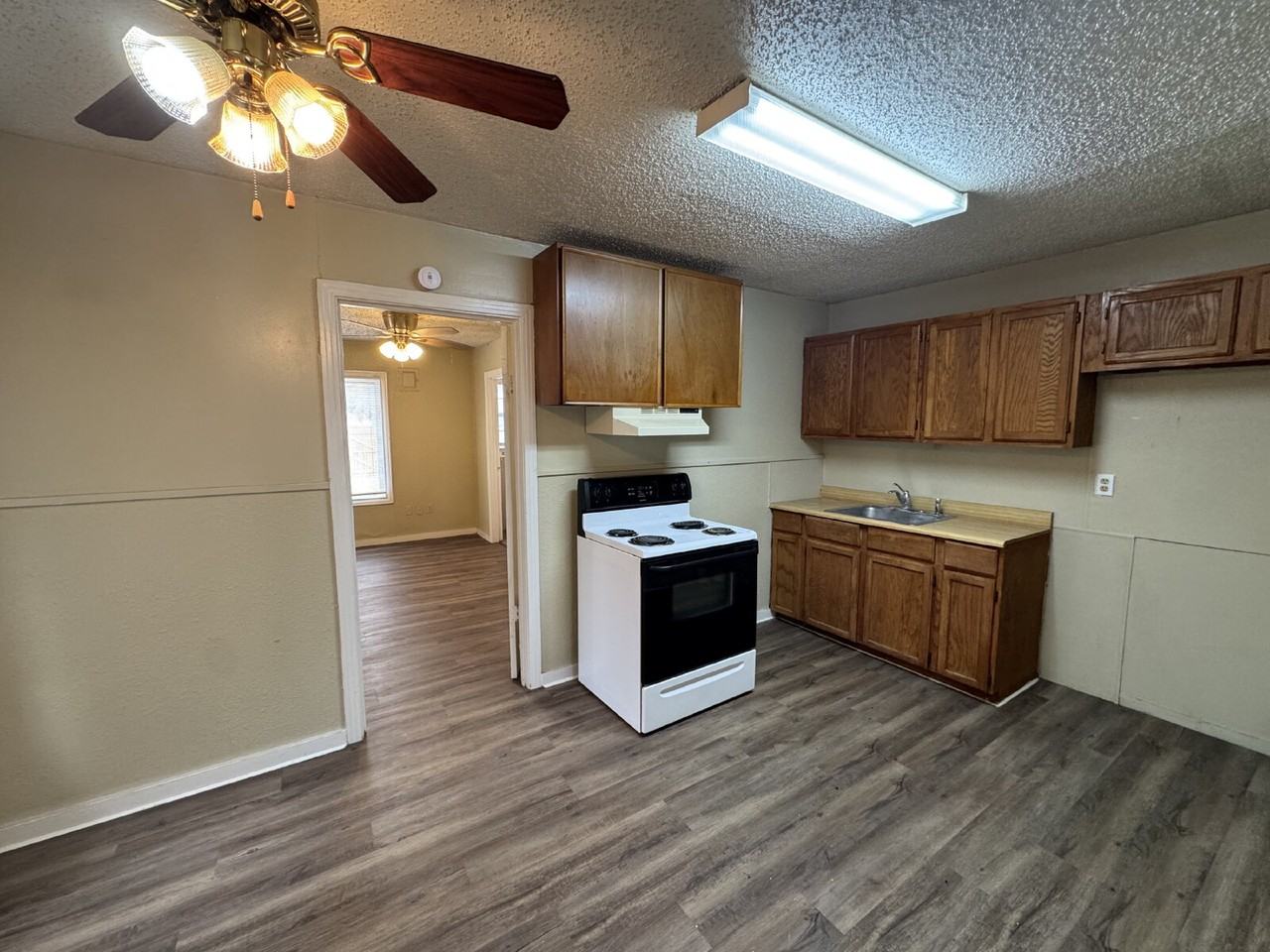 3007 39th St - Photo 2 of 5