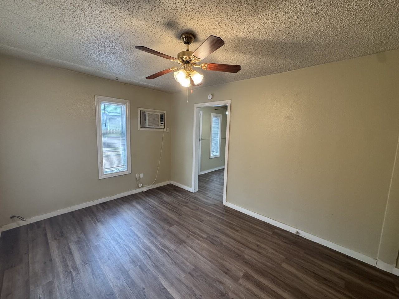 3007 39th St - Photo 3 of 5