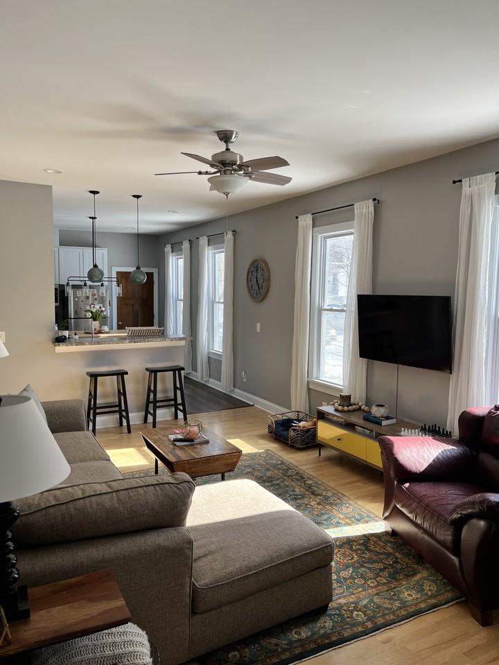 2102 N Cambridge Ave #2102 - Photo 7 of 12