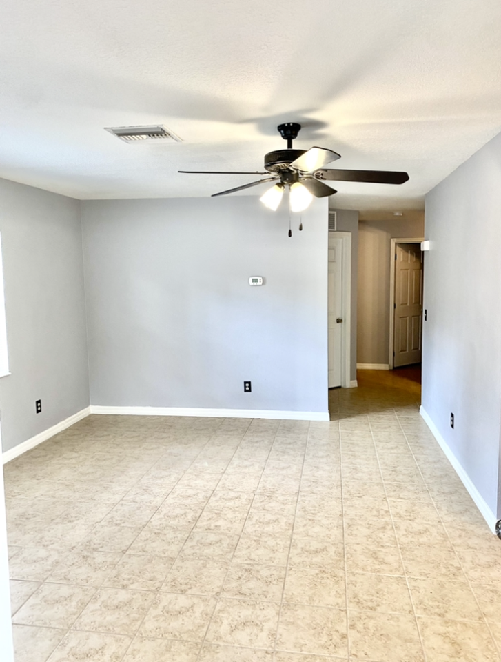 710 Ne 26th St #710 - Photo 3 of 17