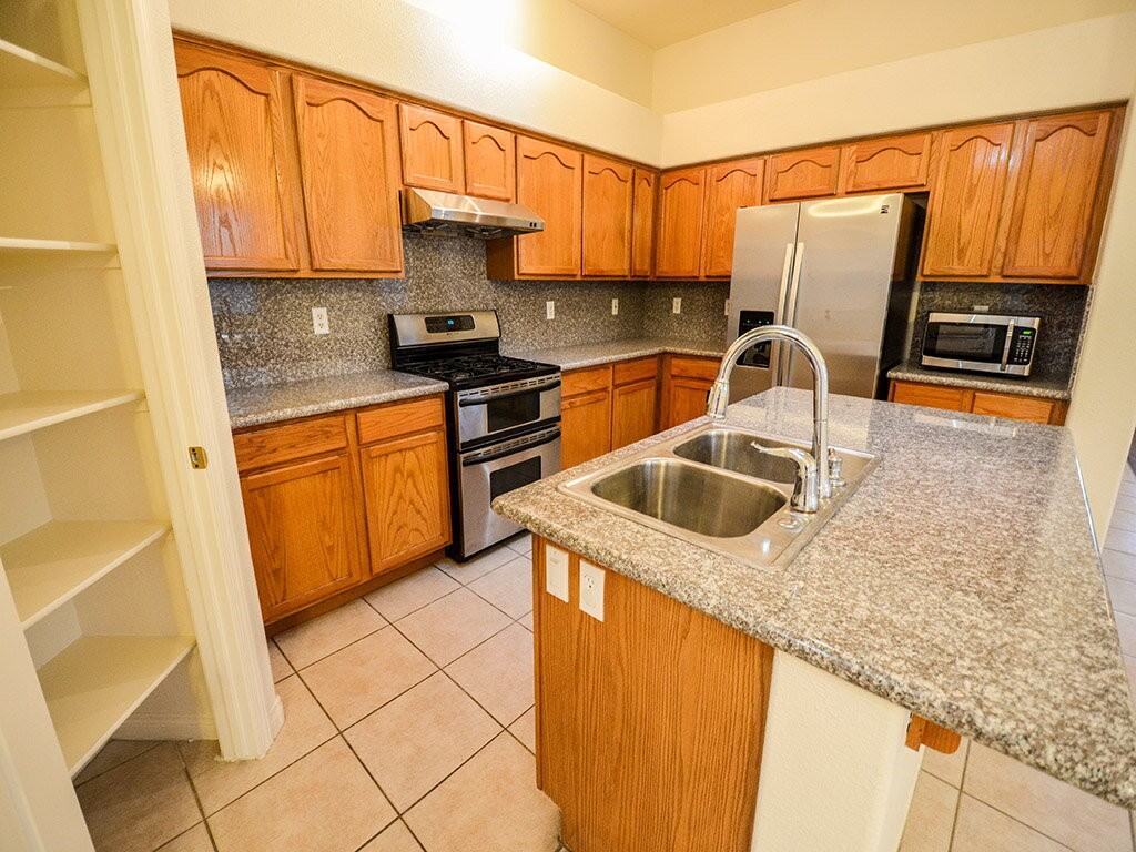 401 Madison Taylor Pl - Photo 3 of 3