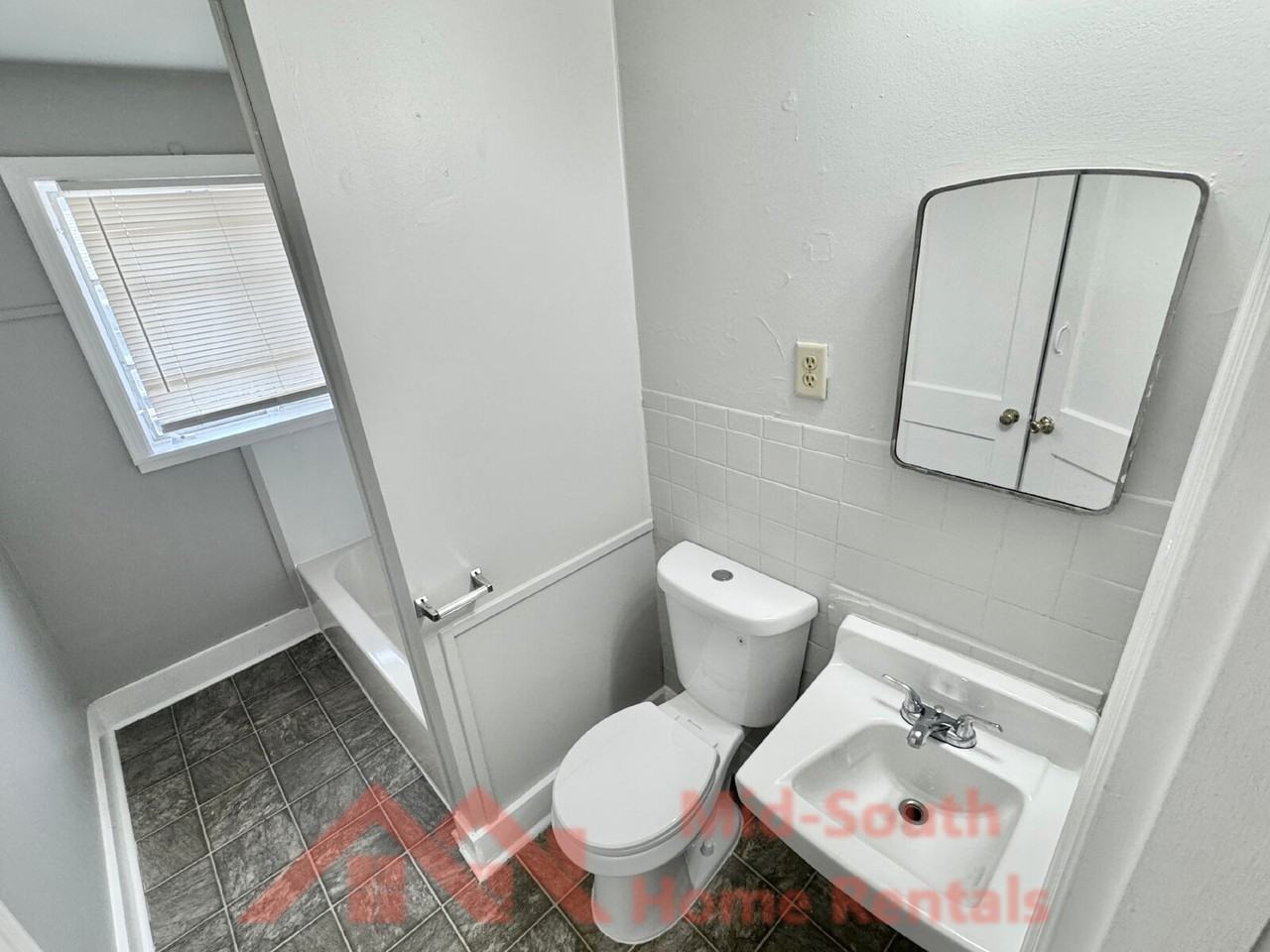 1515 Madison Ave Apt 4 - Photo 3 of 11