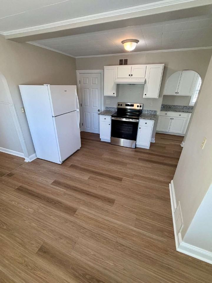 11 Norton St #B - Photo 2 of 11