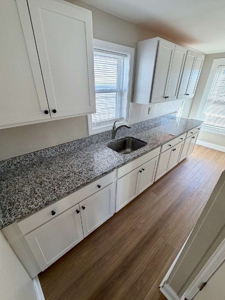 11 Norton St #B - Photo 3 of 11