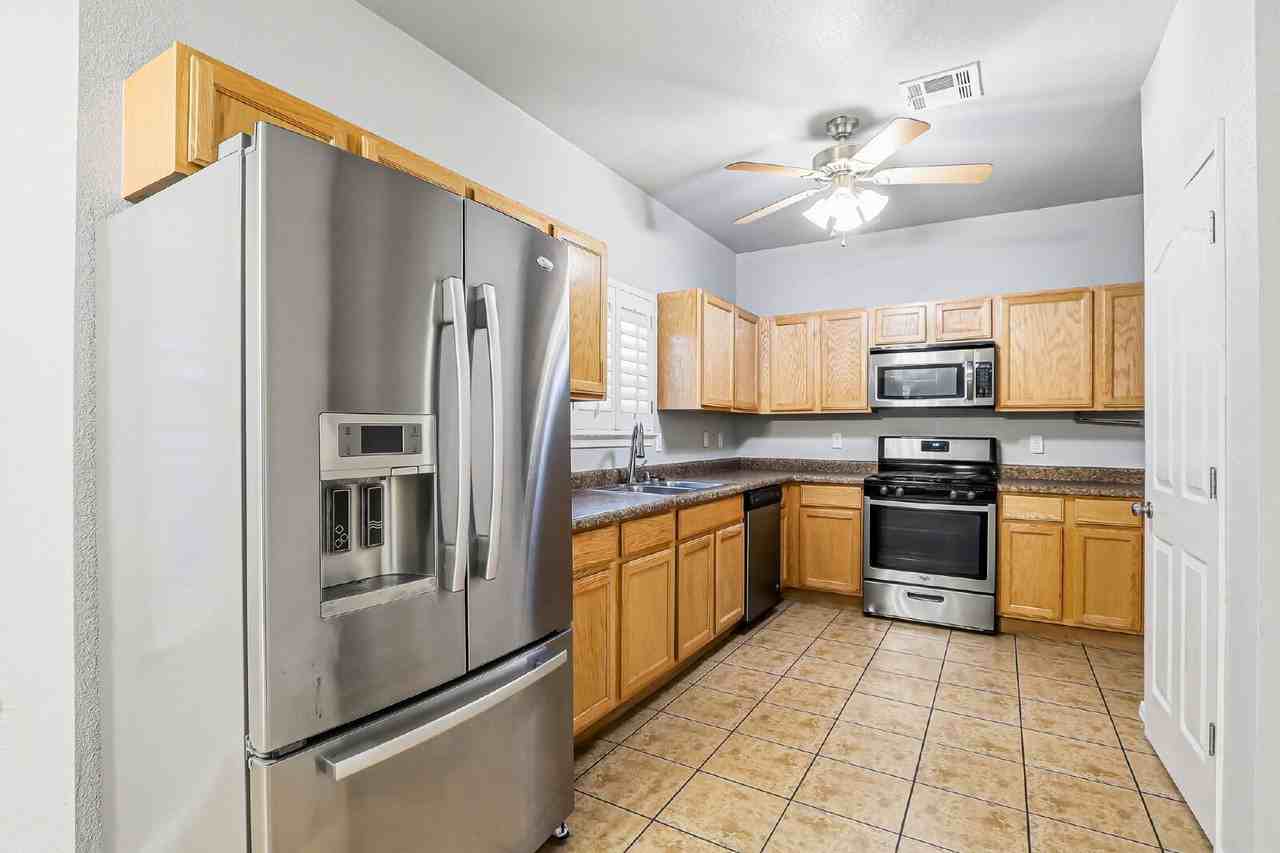 3241 Perla Point Dr - Photo 3 of 43