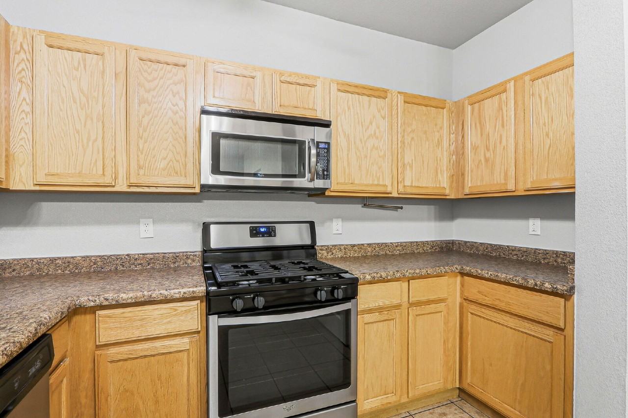 3241 Perla Point Dr - Photo 6 of 43