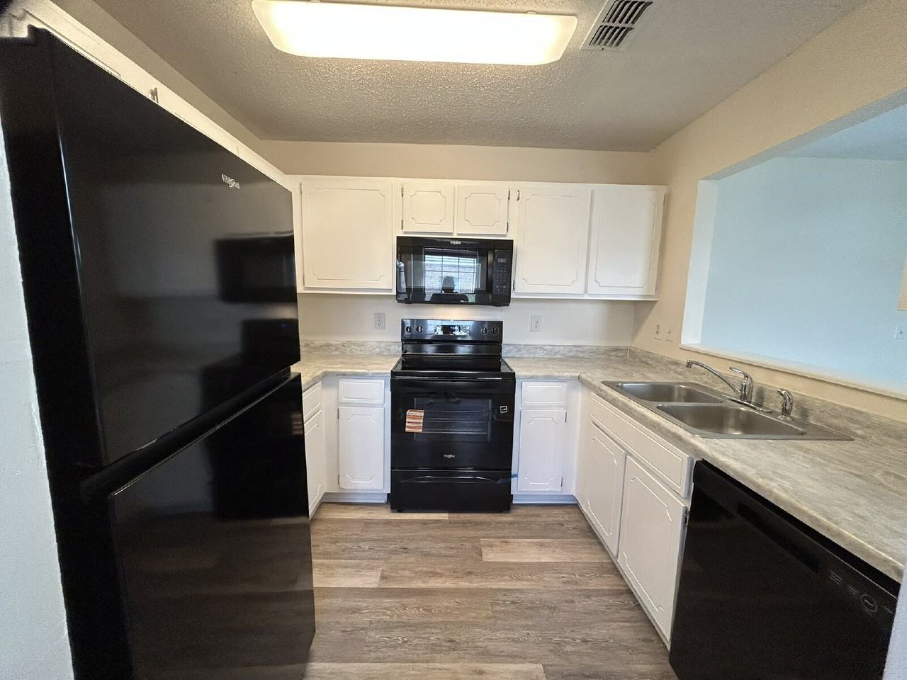 350 Beverly St - Photo 3 of 9