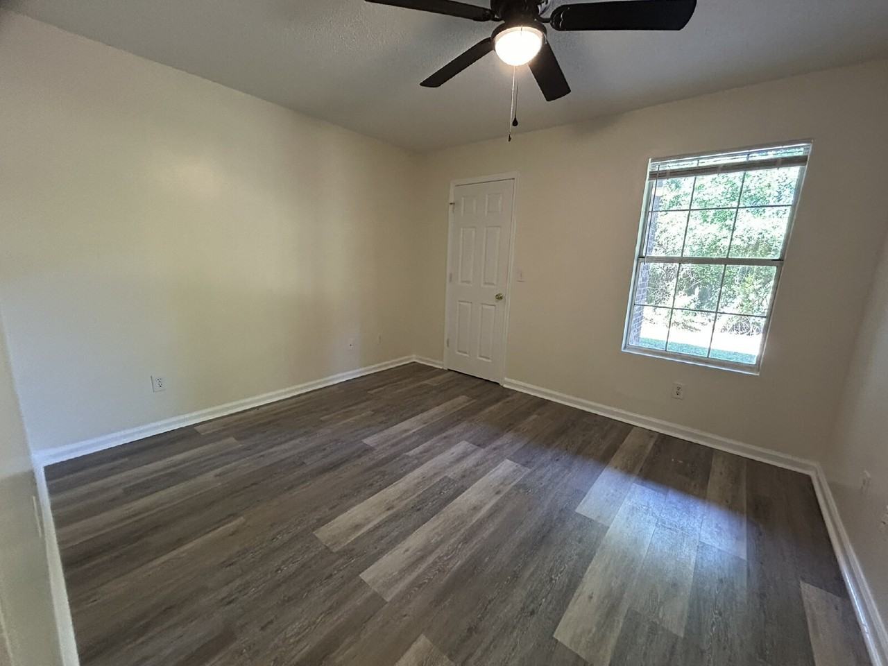 350 Beverly St - Photo 5 of 9