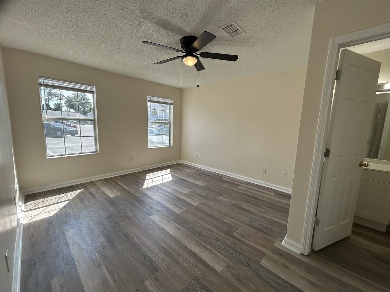350 Beverly St - Photo 6 of 9
