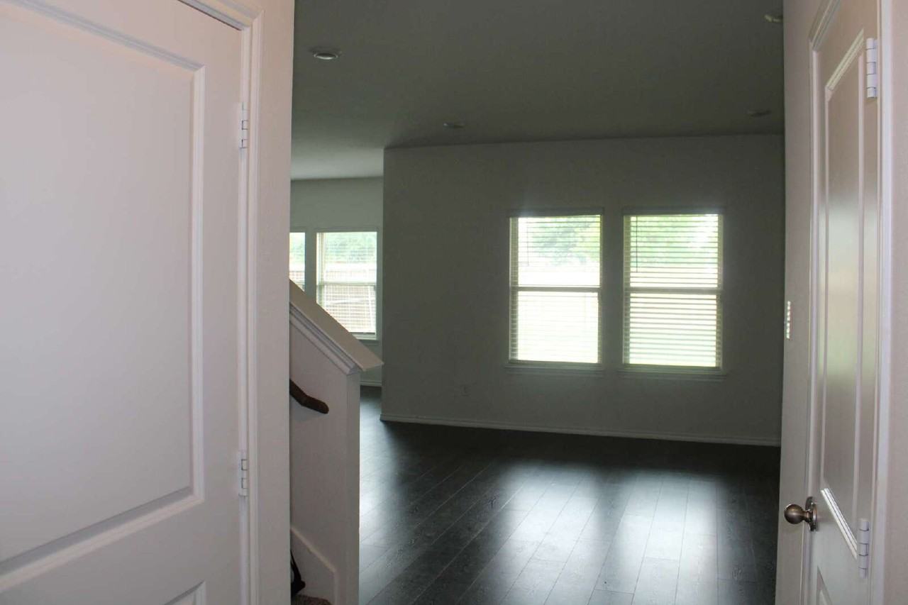3012 Glazner Dr - Photo 4 of 18