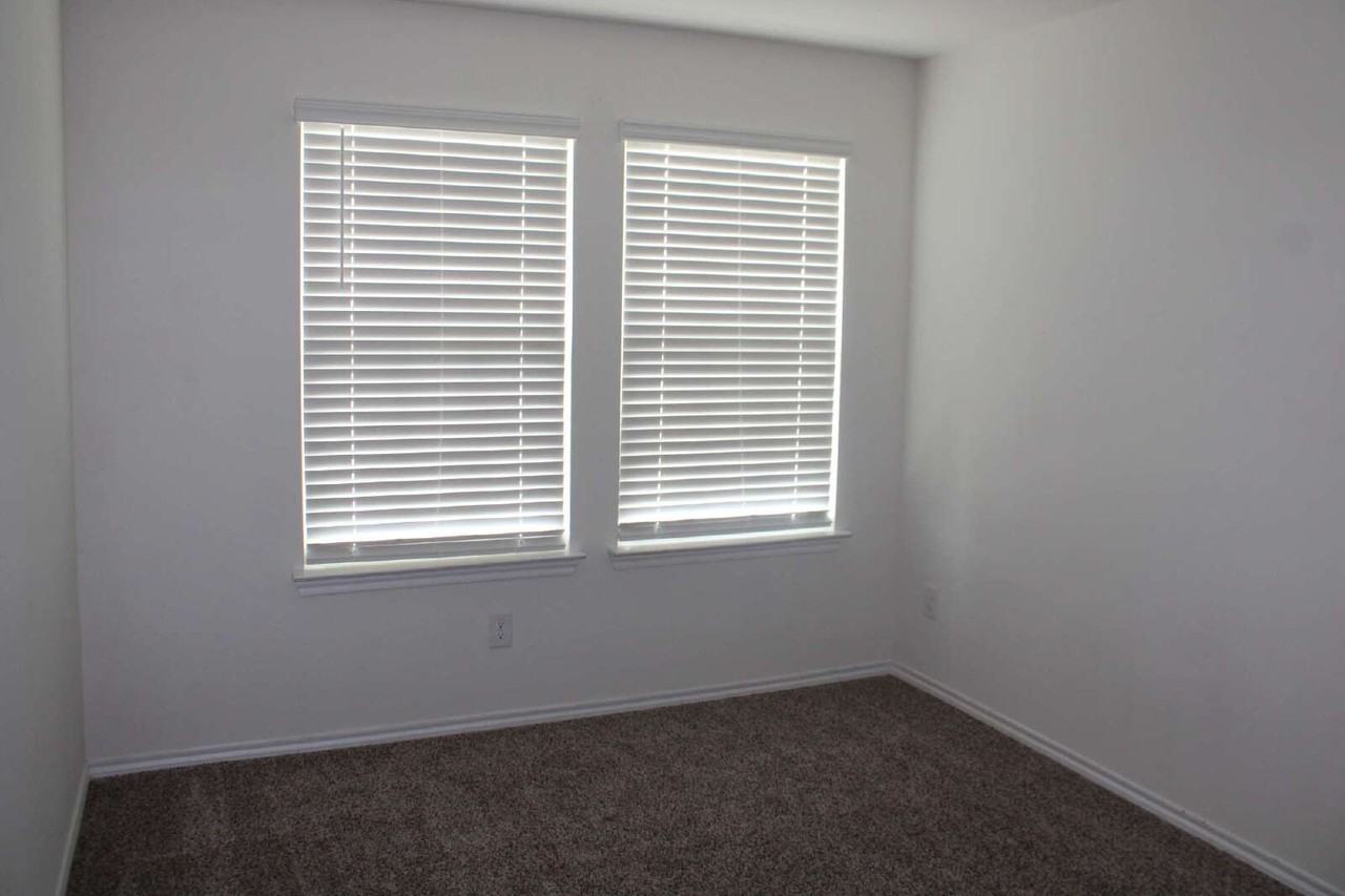 3012 Glazner Dr - Photo 5 of 18