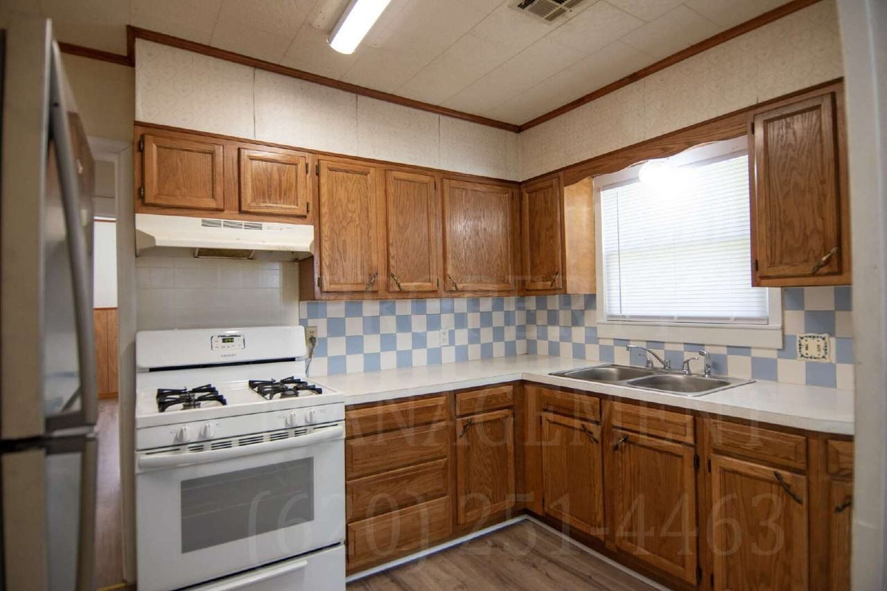 1318 W 6th St - Photo 2 of 24