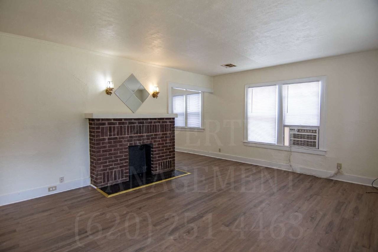 1318 W 6th St - Photo 3 of 24