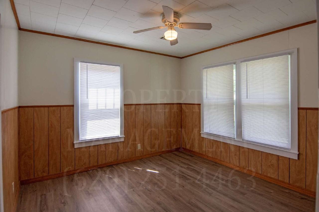1318 W 6th St - Photo 5 of 24
