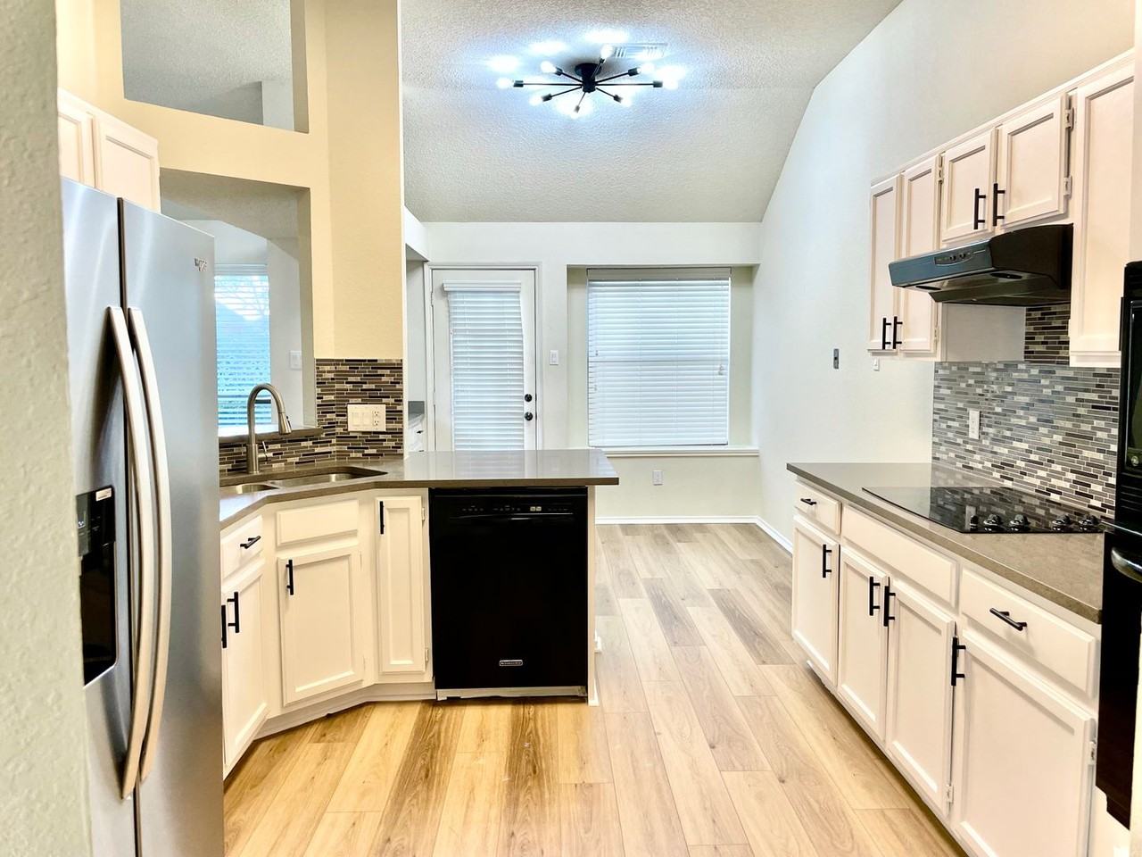 4 Monterey Dr - Photo 2 of 27