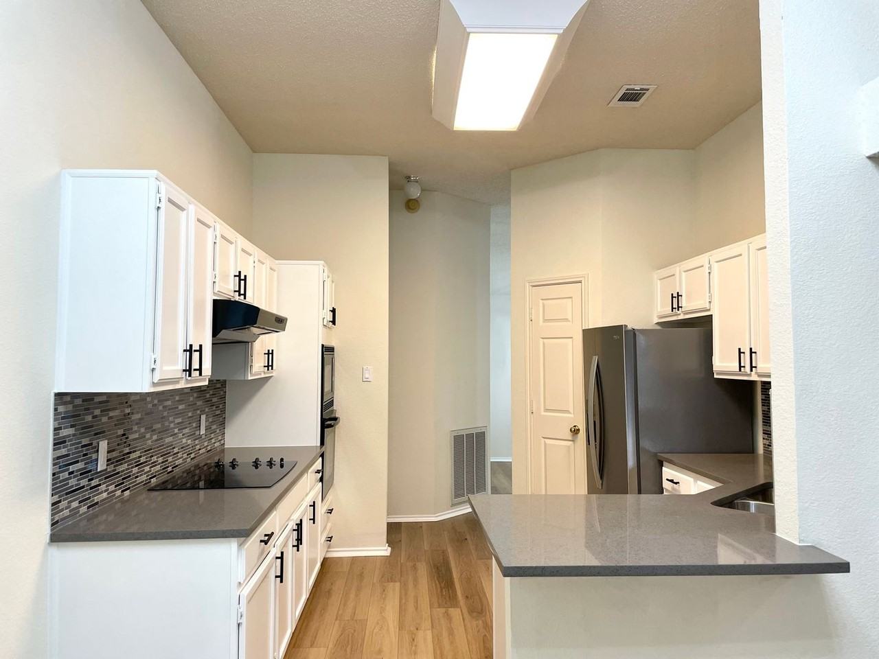 4 Monterey Dr - Photo 3 of 27