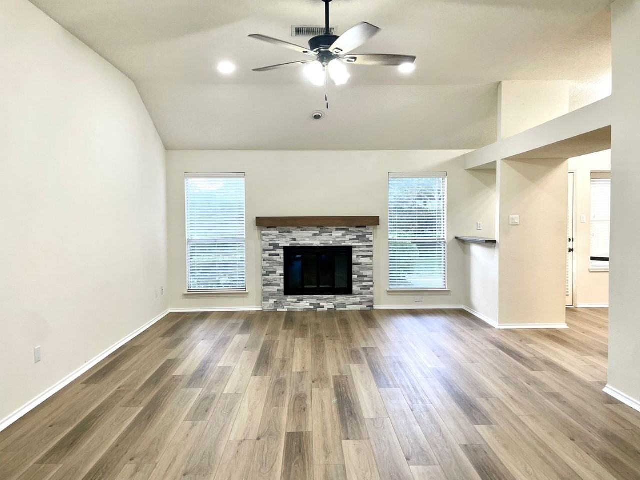 4 Monterey Dr - Photo 5 of 27
