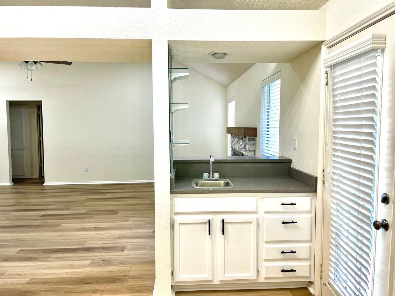 4 Monterey Dr - Photo 6 of 27