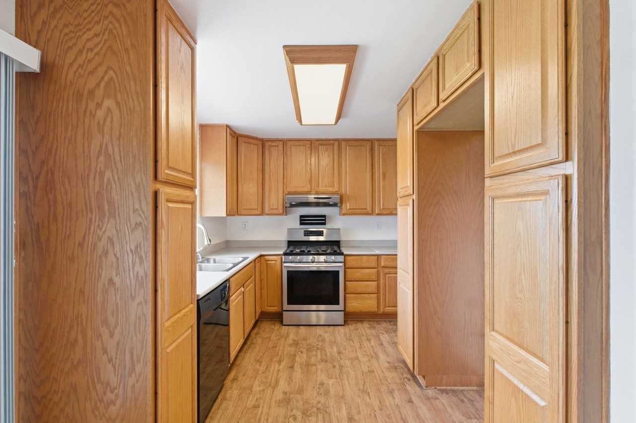 5923 Burgundy Ave - Photo 7 of 28