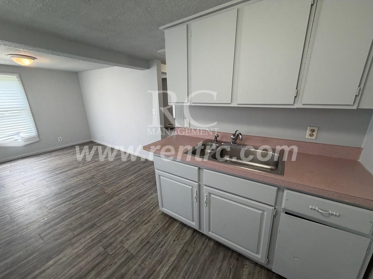 Robinson St - Photo 5 of 12