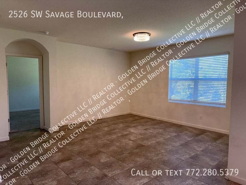 2526 Sw Savage Blvd - Photo 3 of 10
