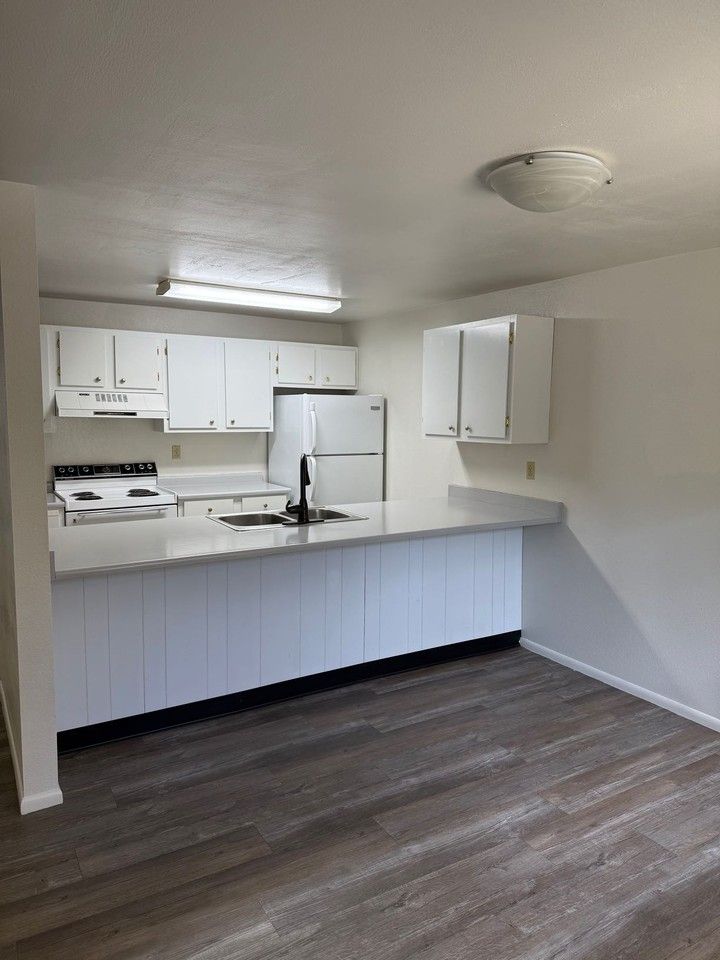 2147 Marigold St - Photo 7 of 22