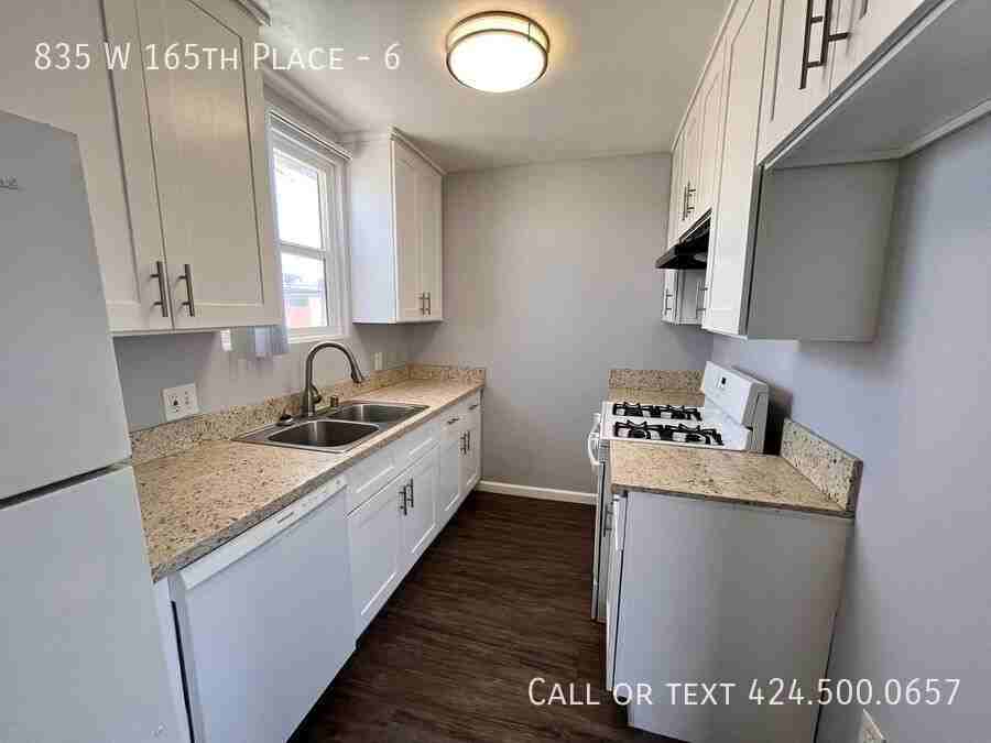 835 W 165th Pl #6 - Photo 7 of 18