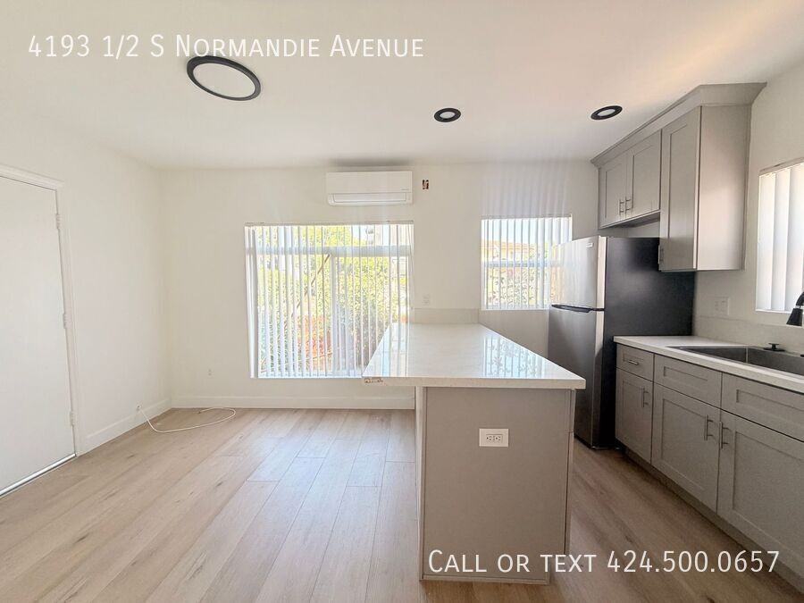 4193 1/2 S Normandie Ave - Photo 2 of 14