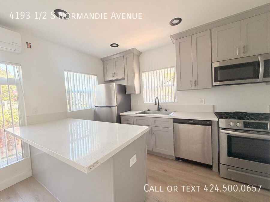 4193 1/2 S Normandie Ave - Photo 3 of 14