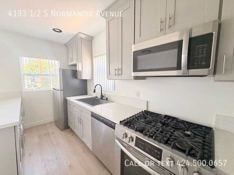 4193 1/2 S Normandie Ave - Photo 4 of 14